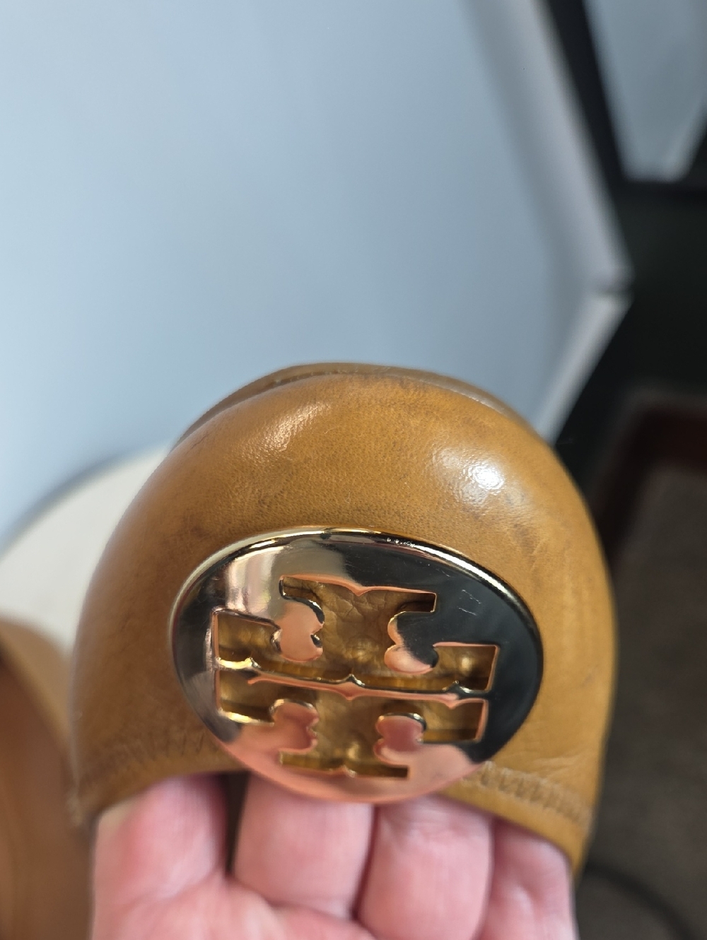 Tory Burch Tan Leather Round-Toe Flats with Gold Logo Size 7.5 - Picture 8 of 13